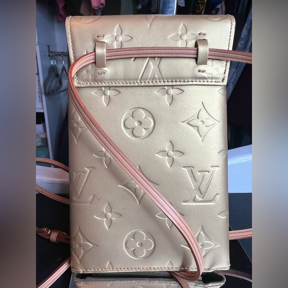 Authentic Louis Vuitton Vernis Crossbody Wallet - Picture 6 of 14